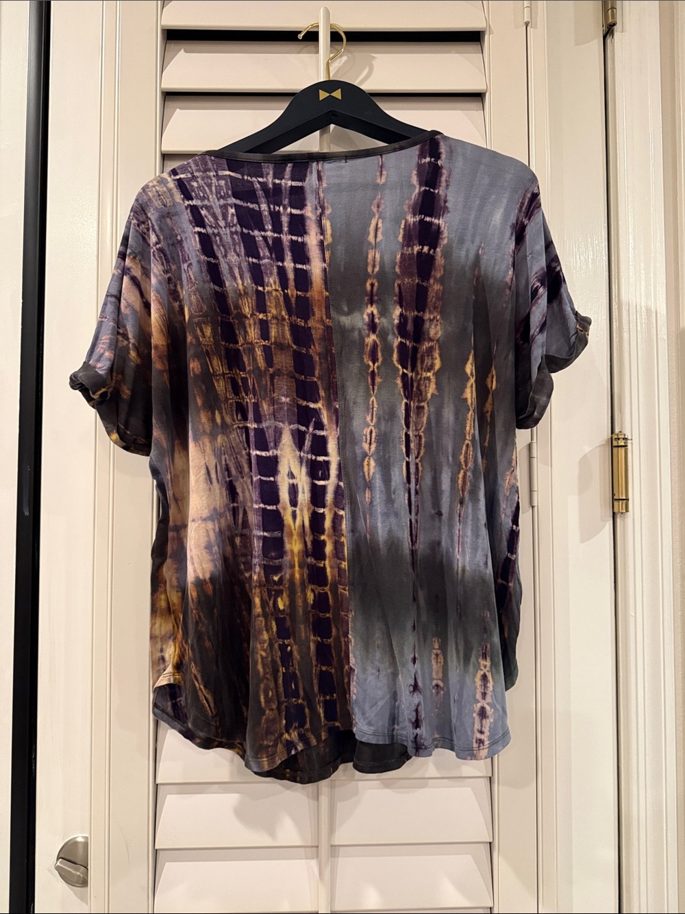 V-Neck Tie-Dye Short Sleeve Tee in Yellow and Purple - Picture 4 of 4